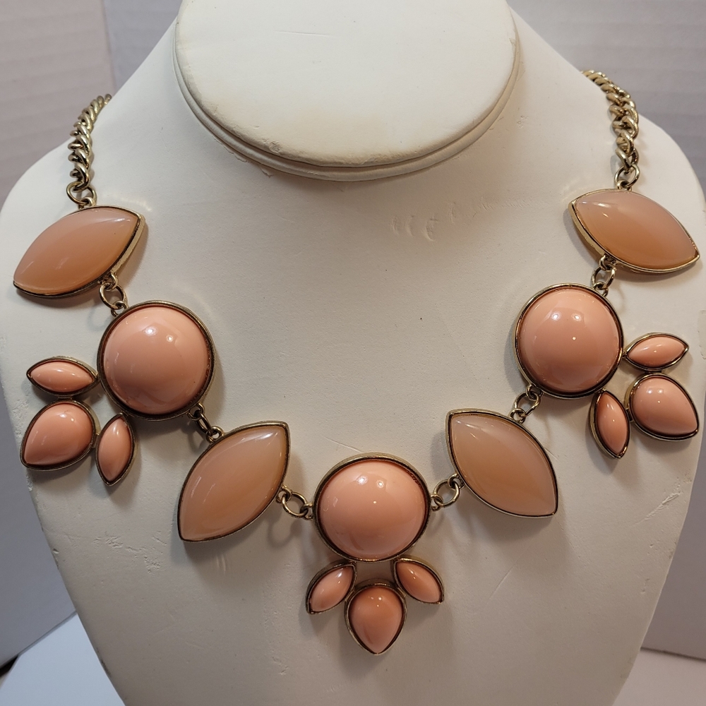 Pale Coral or Pink Color Gold Tone Bib Statement Necklace Vintage - Picture 1 of 7